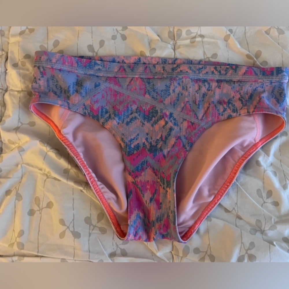 Ivivva Lululemon Girls Bikini Bottom size 14